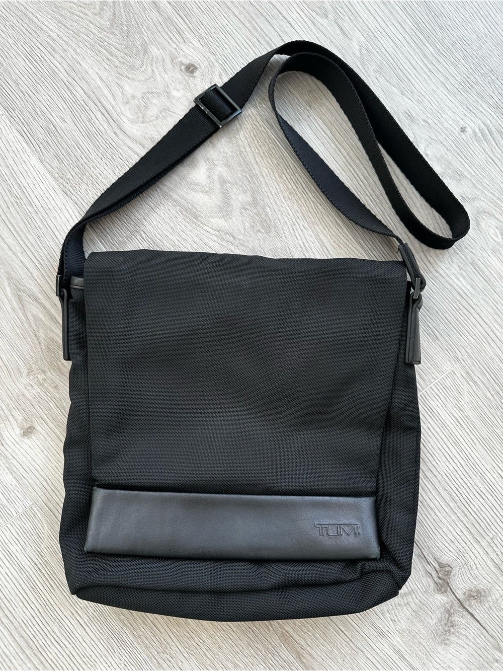 Vintage TUMI Black Ballistic Nylon Crossbody Messenger Flap Bag 4368D3